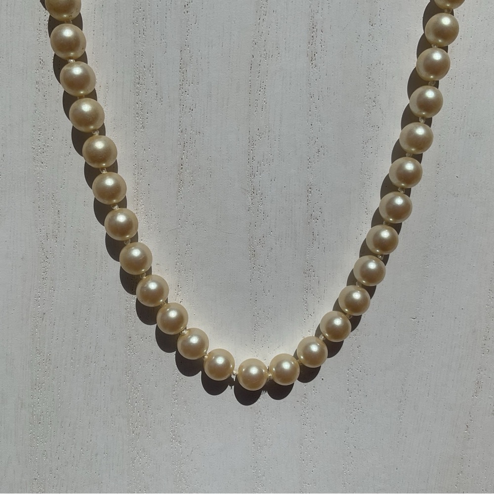 Faux Pearl Necklace Vintage 18” white - Picture 2 of 10